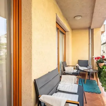 Aurora Apartman *